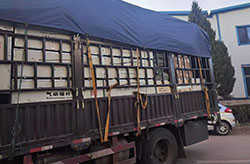 山德維克錨桿鉆機鑿巖機張拉機具裝車發(fā)貨